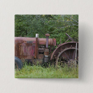 USA, Vermont, MANCHESTER: Antique Farm Tractor 15 Cm Square Badge