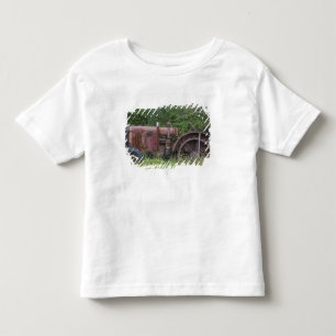 USA, Vermont, MANCHESTER: Antique Farm Tractor Toddler T-Shirt