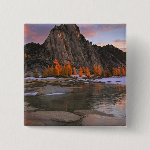 USA, Washington, Cascade Mountains.  Prusik Peak 15 Cm Square Badge