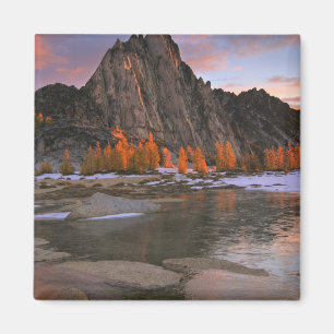 USA, Washington, Cascade Mountains.  Prusik Peak Magnet