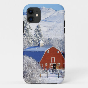 USA, Washington, Methow Valley, Barns in Case-Mate iPhone Case
