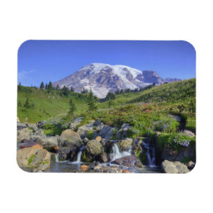 USA, Washington, Mt. Rainier NP, Mt. Rainier and 2 Magnet