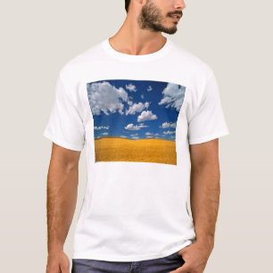 USA, Washington State, Colfax. Ripe barley meets T-Shirt