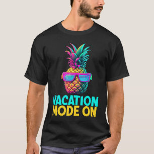 Vacation Funny Retro Pineapple Sunglasses Holiday T-Shirt