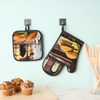 Vada Pav Bliss at the Gateway of India in the Rain Oven Mitt & Pot Holder Set