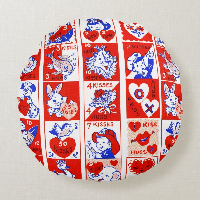 Valentine Retro Love Hugs Cute Pattern Round Cushion (Front)