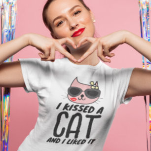 VALENTINE'S DAY CAT T-SHIRTS, KISSED A CAT LIKED  T-Shirt