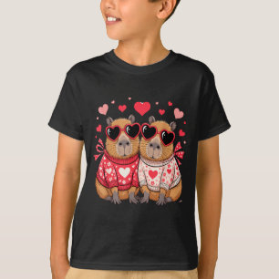 Valentines day cute valentine capybara  T-Shirt