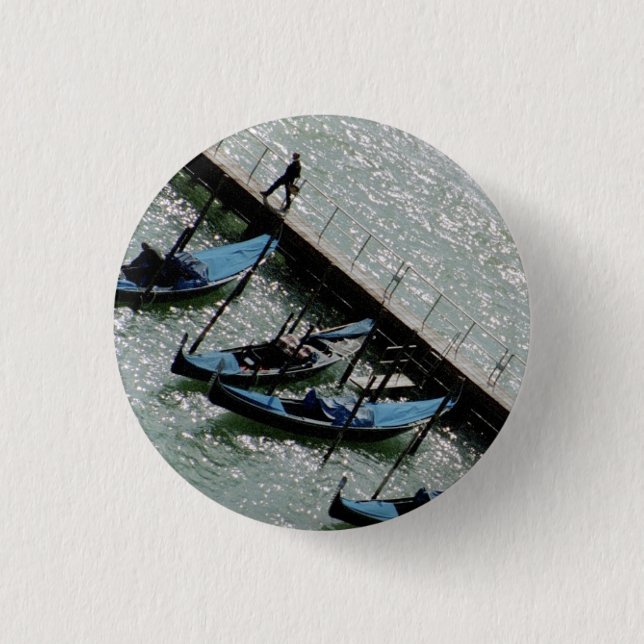 Venice, Italy: Walking With Gondolas 3 Cm Round Badge (Front)