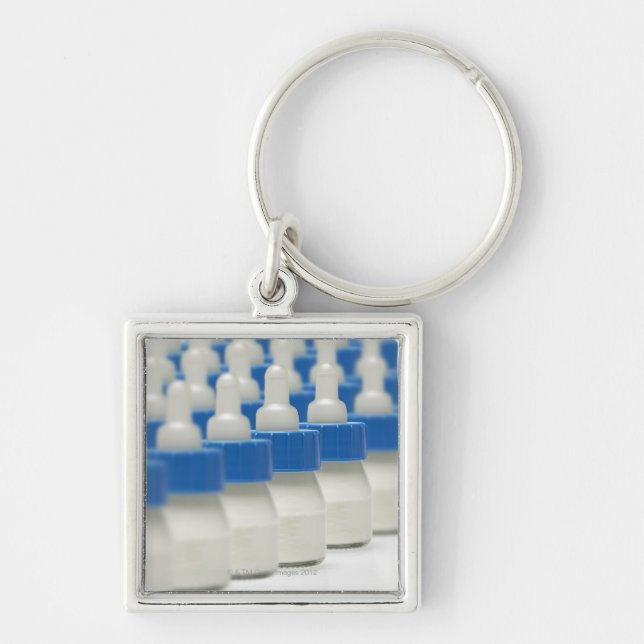 Very small feeding bottles in perspective, shot key ring (Front)