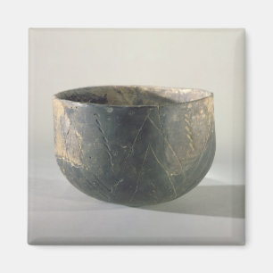 Vessel with a ribbon-style decoration magnet