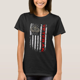 Veteran US Flag Airborne Paratrooper Distressed Pa T-Shirt