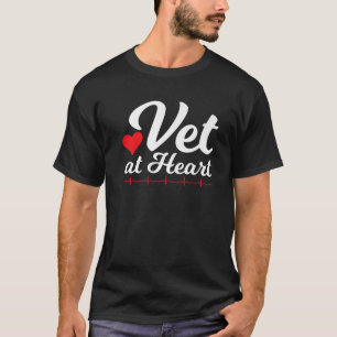Veterinarian With Heart Veterinary Nurse T-Shirt
