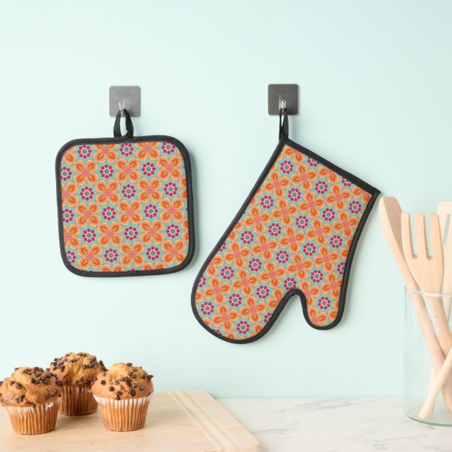 Vibrant Beauty Oven Mitt & Pot Holder Set (Insitu(Hanging))