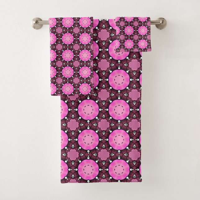 Vibrant pink and purple geometric pattern Towel (Creator Uploaded)