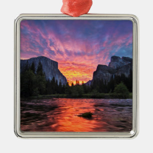 Vibrant Sky   Yosemite Valley Metal Tree Decoration