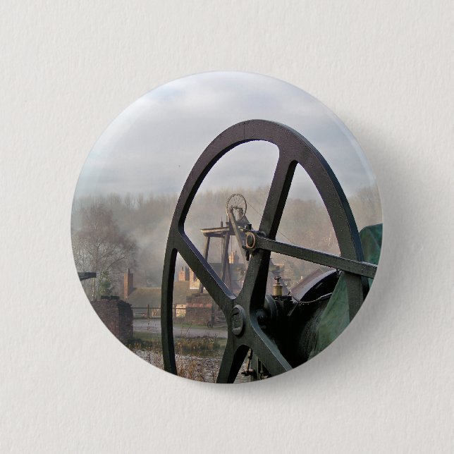 VICTORIAN ENGLAND 6 CM ROUND BADGE (Front)