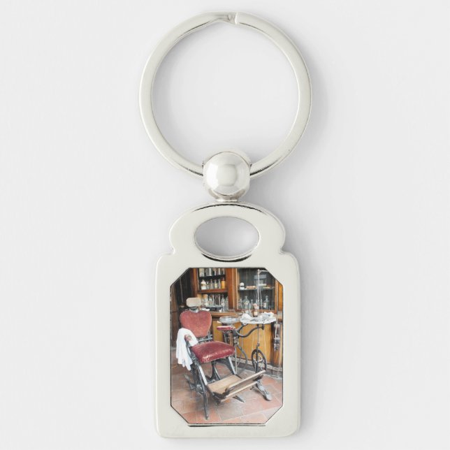 VICTORIAN ENGLAND KEY RING (Front)