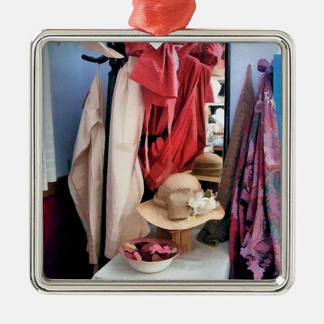 VICTORIAN ENGLAND METAL TREE DECORATION (Front)