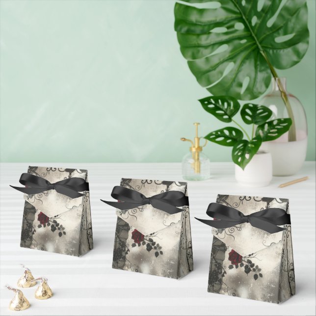 Victorian Gothic Garden Roses Pattern Favour Box (Multiple)