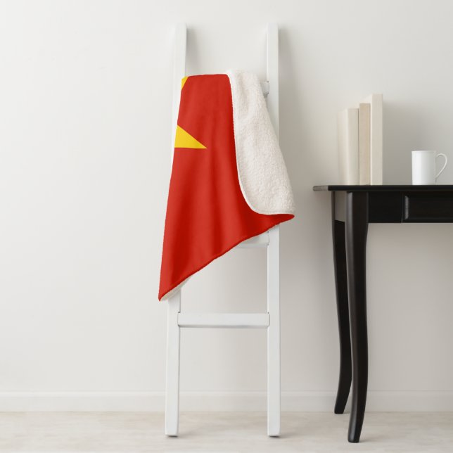 Vietnam flag sherpa blanket (In Situ)
