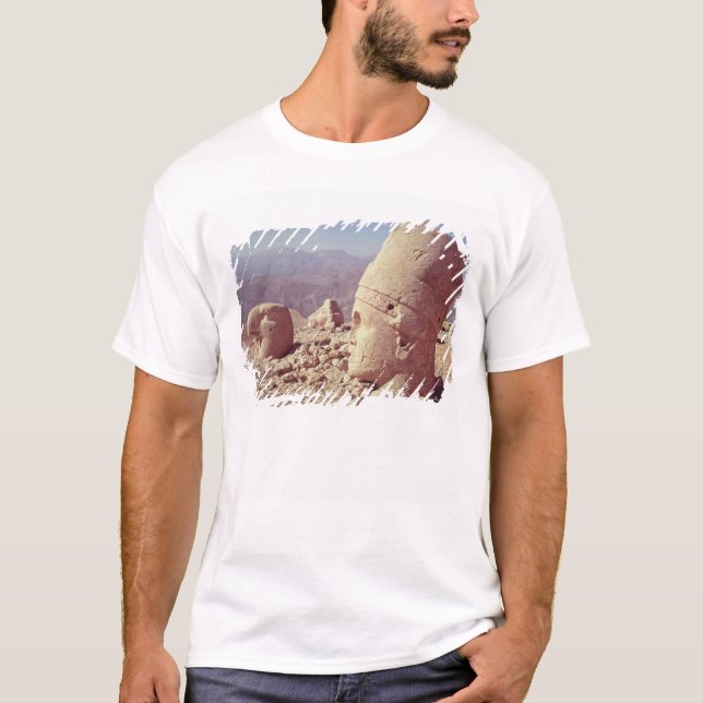 View of a colossal head and an eagle T-Shirt (Front)