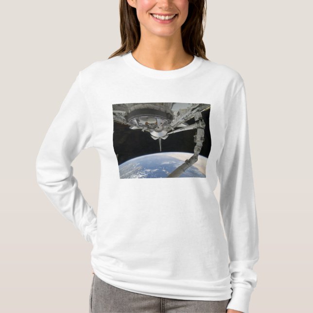 View of Space Shuttle Discovery T-Shirt (Front)
