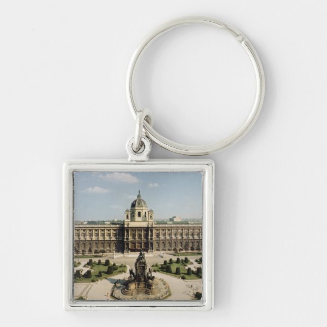 View of the entrance and north fa�ade key ring (Front)