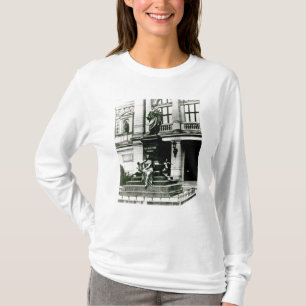 View of the Mendelssohn statue T-Shirt