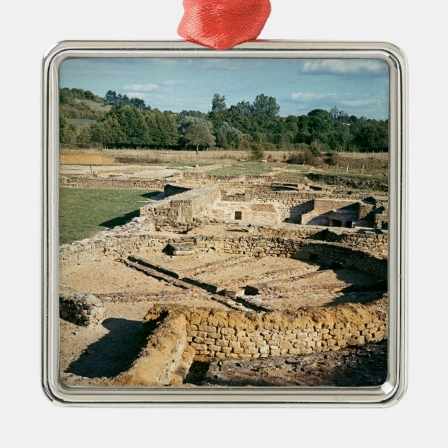 View of the thermal baths metal tree decoration (Front)