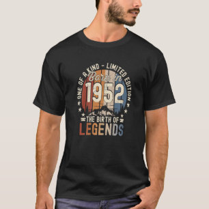 Vintage 1952 Born In 1952 70th Birthday Men And W T-Shirt