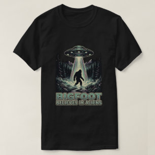 Vintage Alien Bigfoot UFO hiking club T-Shirt