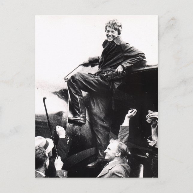 Vintage Amelia Earhart  Photo Postcard (Front)