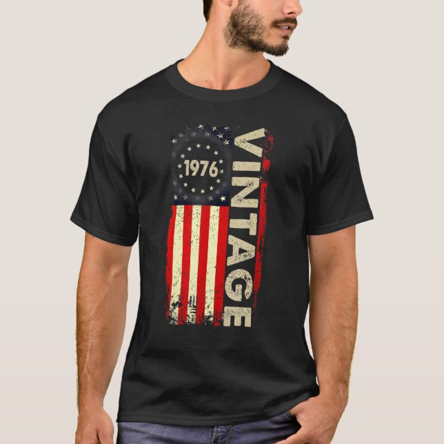 Vintage American Flag  1976 Birthday Women Men T-Shirt (Front)