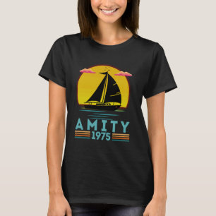 Vintage Amity 1975 Sunset Retro Sailboat Summer Va T-Shirt