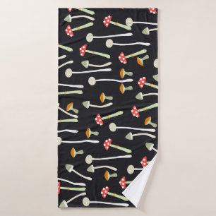 Vintage autumn mushrooms pattern design. bath towel