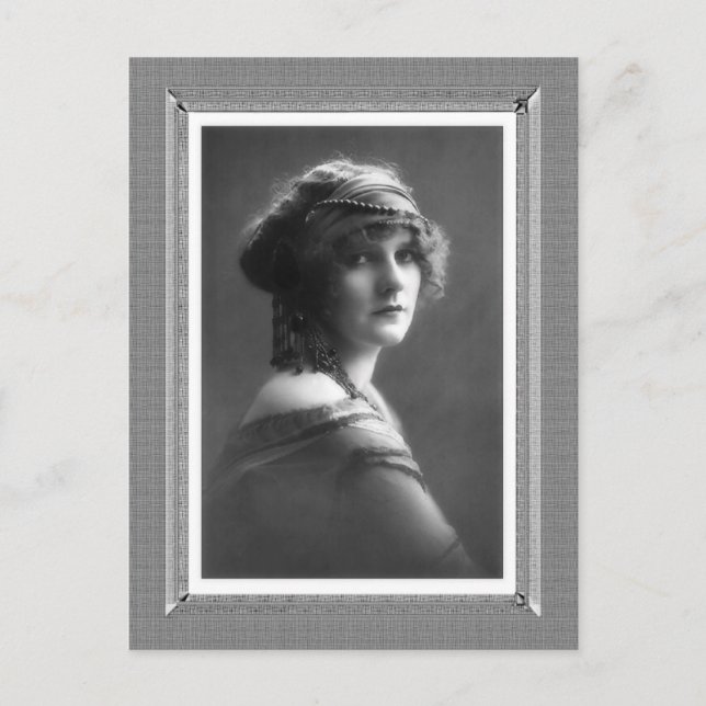 Vintage Beauty - Gypsy - in black & white Postcard (Front)