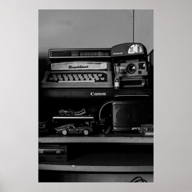 VINTAGE BLACK AND WHITE CAMERA POSTER (Front)