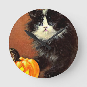 Vintage Black and White Halloween Kitten Round Clock