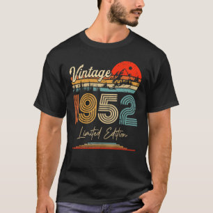 Vintage Born In 1952 Birthday Year Party Wedding A T-Shirt