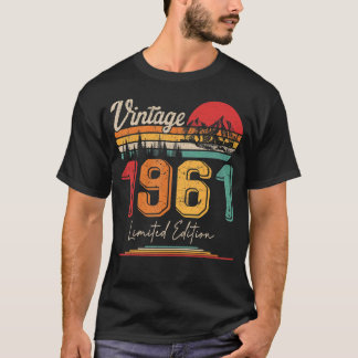 Vintage Born In 1961 Birthday Year Party Wedding A T-Shirt