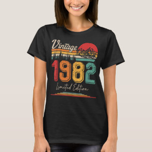 Vintage Born In 1982 Birthday Year Party Wedding A T-Shirt