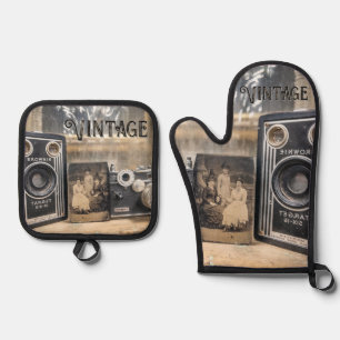Vintage Cameras with Vintage print Oven Mitt & Pot Holder Set