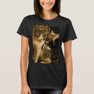 Vintage Cat Smoking Tattoo Inked Kitty Artist Funn T-Shirt