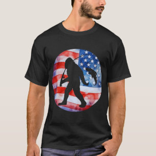 Vintage Fishing American Flag Bass Fishing T-Shirt