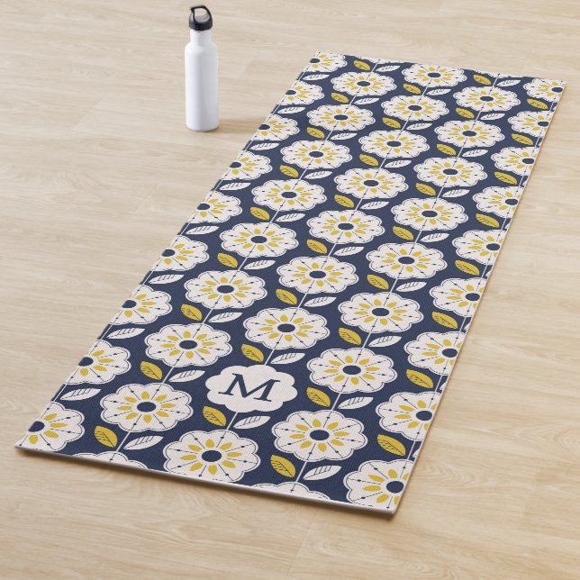 Vintage Geometric Flower Pattern Yoga Mat (In Situ)