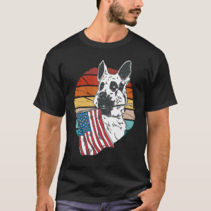 Vintage german shepherd dog holding a USA flag Ame T-Shirt