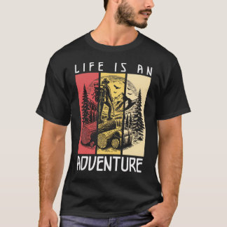 Vintage Hiking Adventure Nature Explorer Mountain T-Shirt