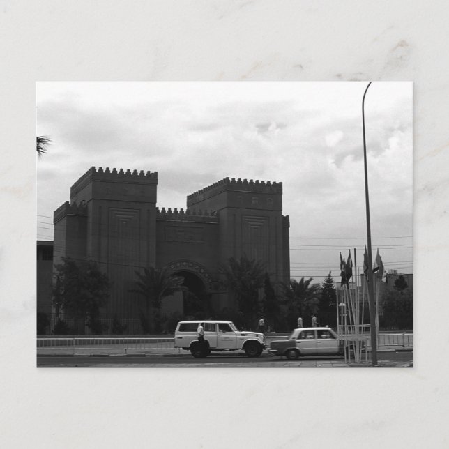 Vintage Iraq Baghdad museum Postcard (Front)