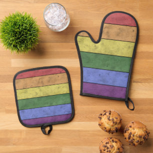 Vintage LGBT flag pride distressed black Rainbow Oven Mitt & Pot Holder Set